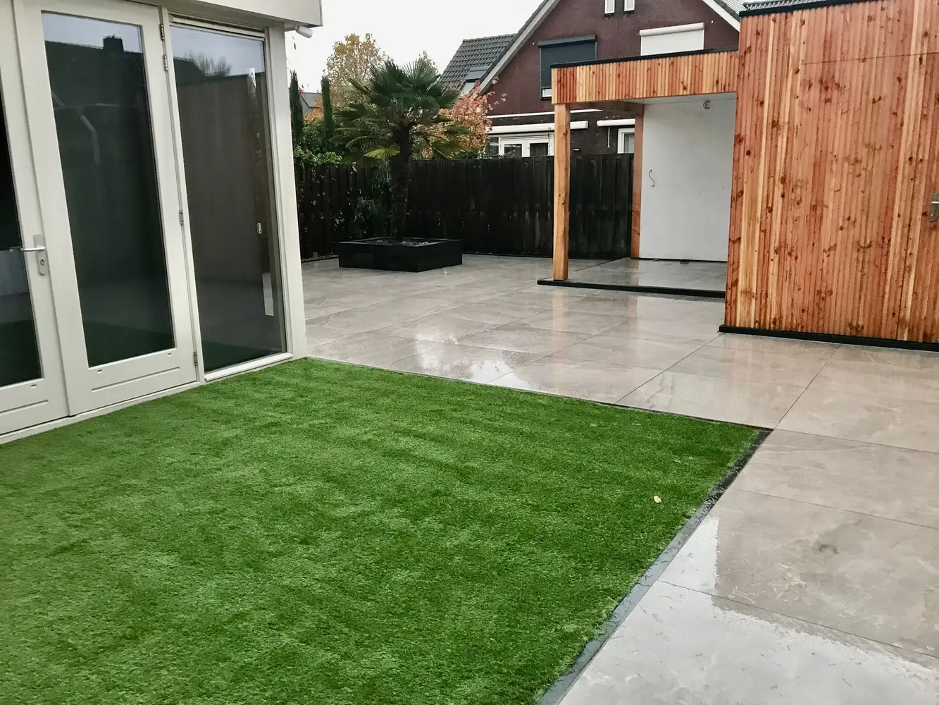 terras-lichte-grijze-tegels-bestrating