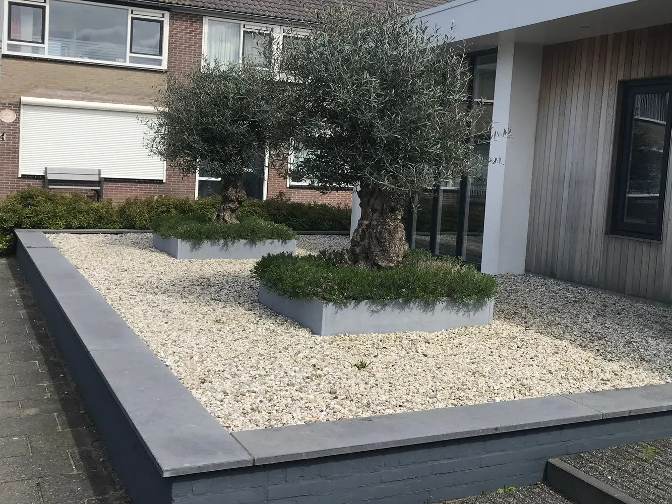 woning-oprit-tuin-bestrating